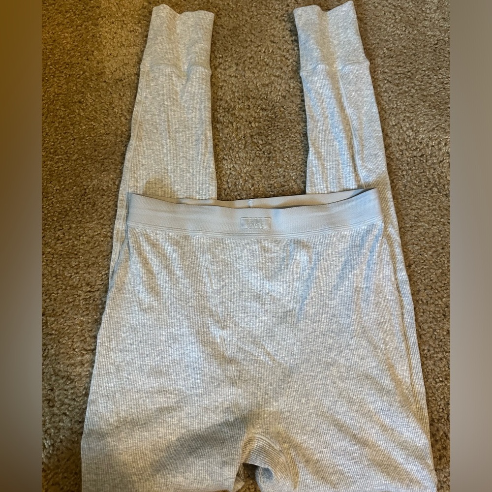 Skims leggings